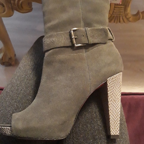 Paris Hilton Genuine suede leather boots - Picture 3 of 13